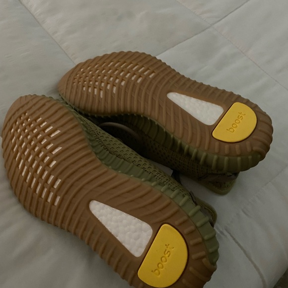 350 Yeezy Boost - Picture 3 of 6